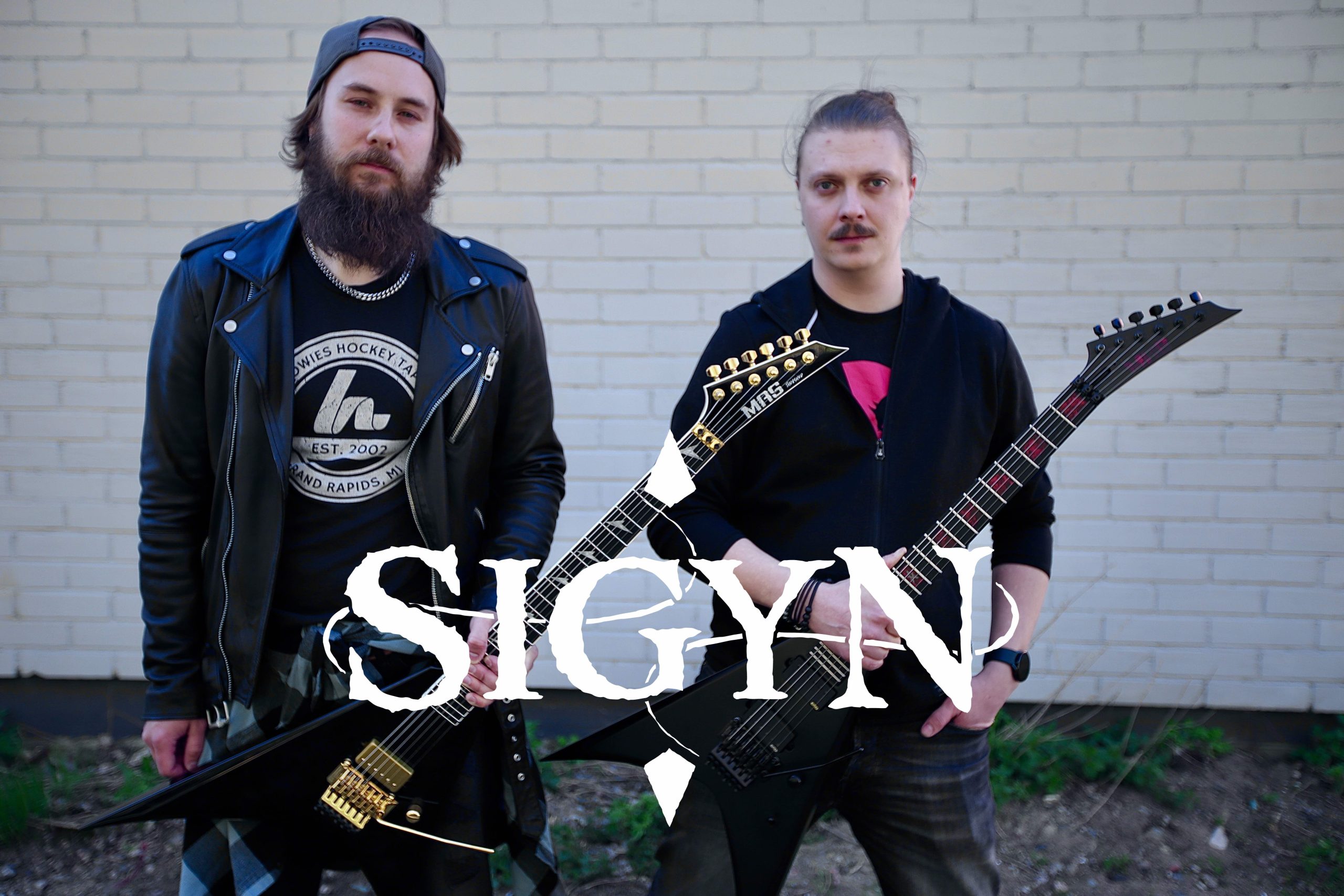 Sigyn plays MAS Custom Guitars
